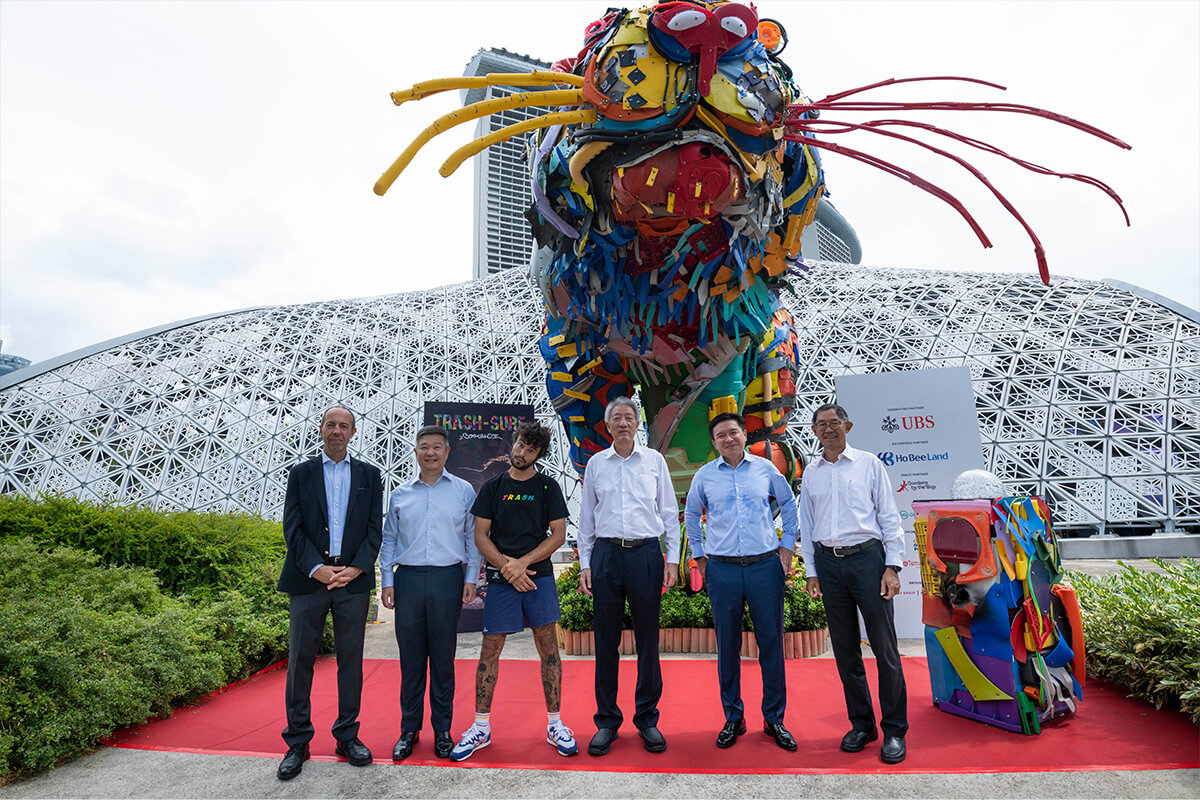 From left to right: The Ambassador of the Portuguese Republic His Excellency Mário Duarte; Chief Executive Officer of Ho Bee Land Nicholas Chua; Artist Bordalo II; Guest-of-Honor Senior Minister and Coordinating Minister for National Security Teo Chee Hean; President UBS Asia Pacific Edmund Koh; Chairman of Gardens by the Bay Niam Chiang Meng.